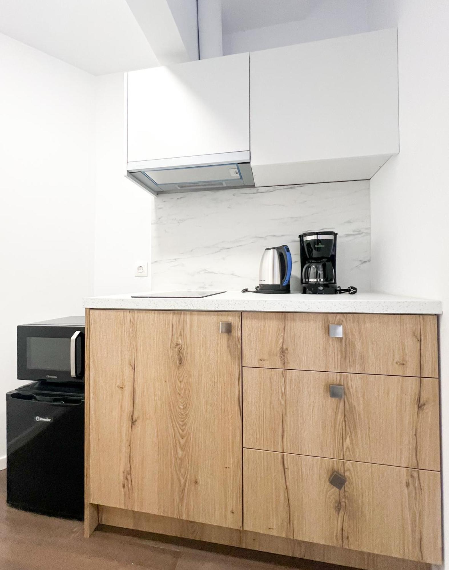 Anhome K11 Serviced Apartments Plus Афины Экстерьер фото