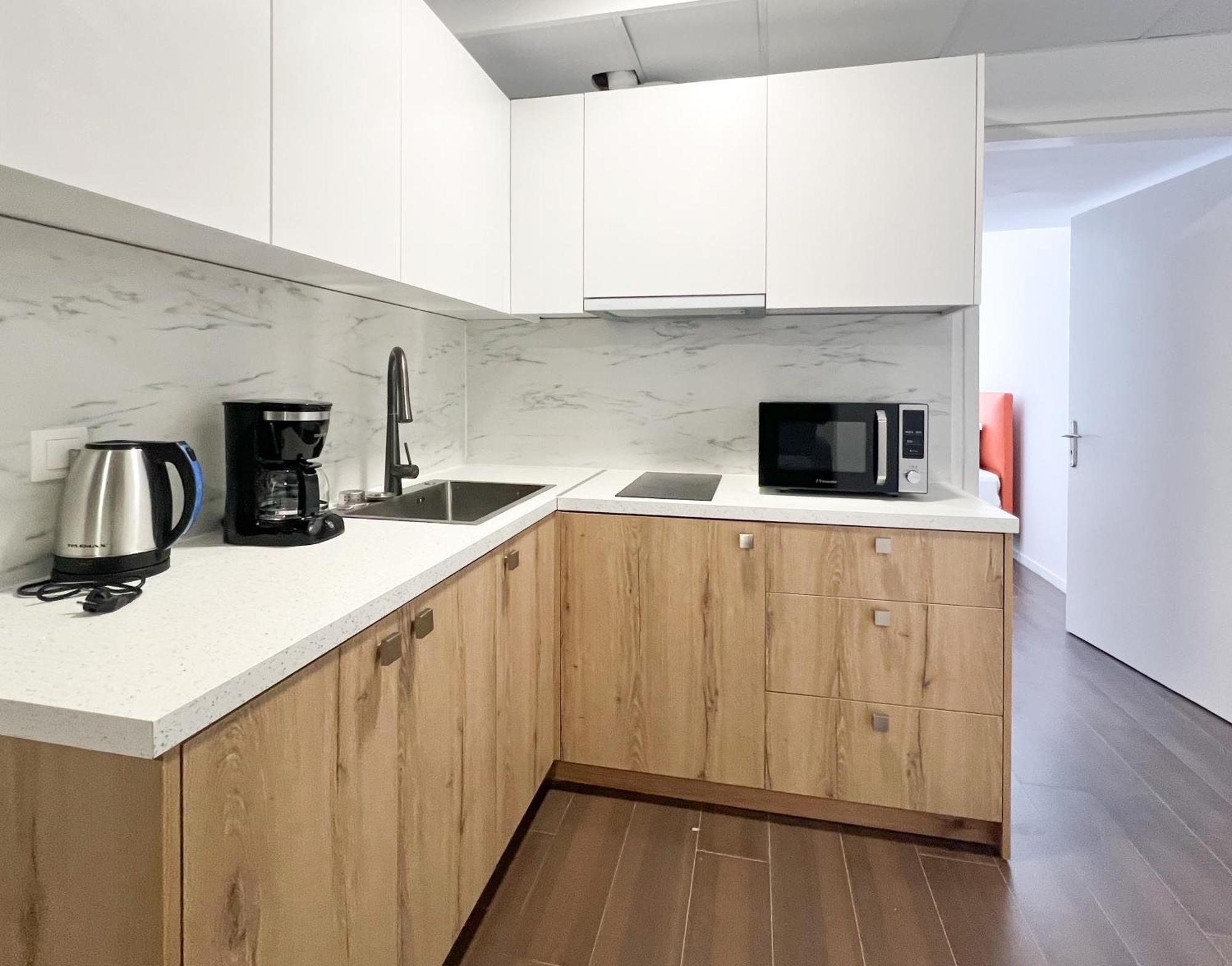 Anhome K11 Serviced Apartments Plus Афины Экстерьер фото